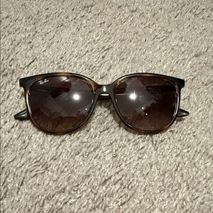 Women’s Ray ban sunglasses